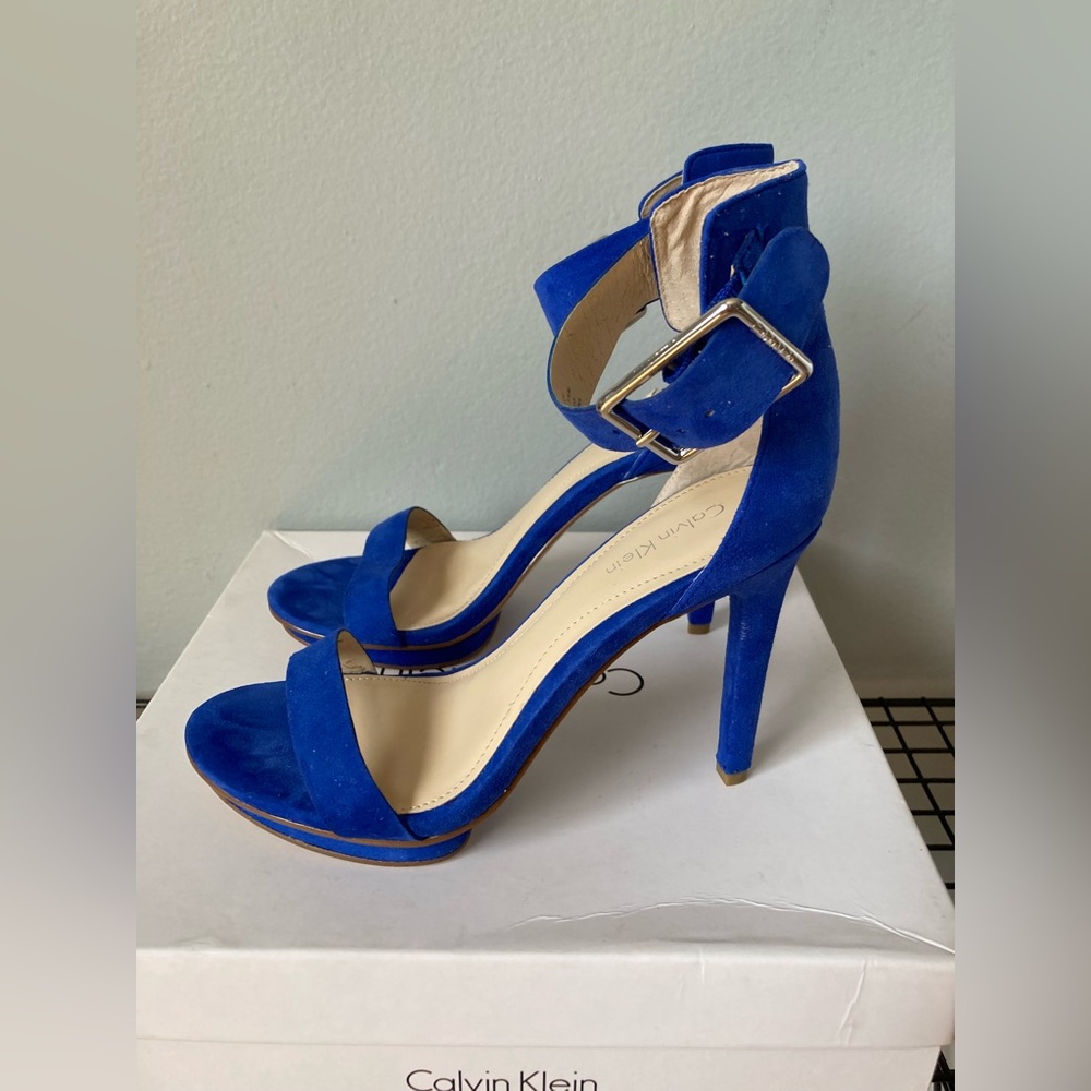 BRAND NEW CALVIN KLEIN HEELS IN ROYAL BLUE SUEDE 5.5 fits 6